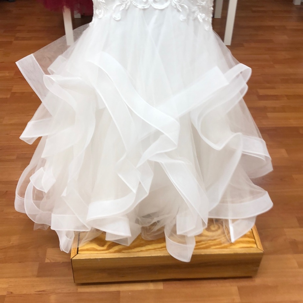 ✔️ White prom dress adorned with beads - Picture 3 of 8